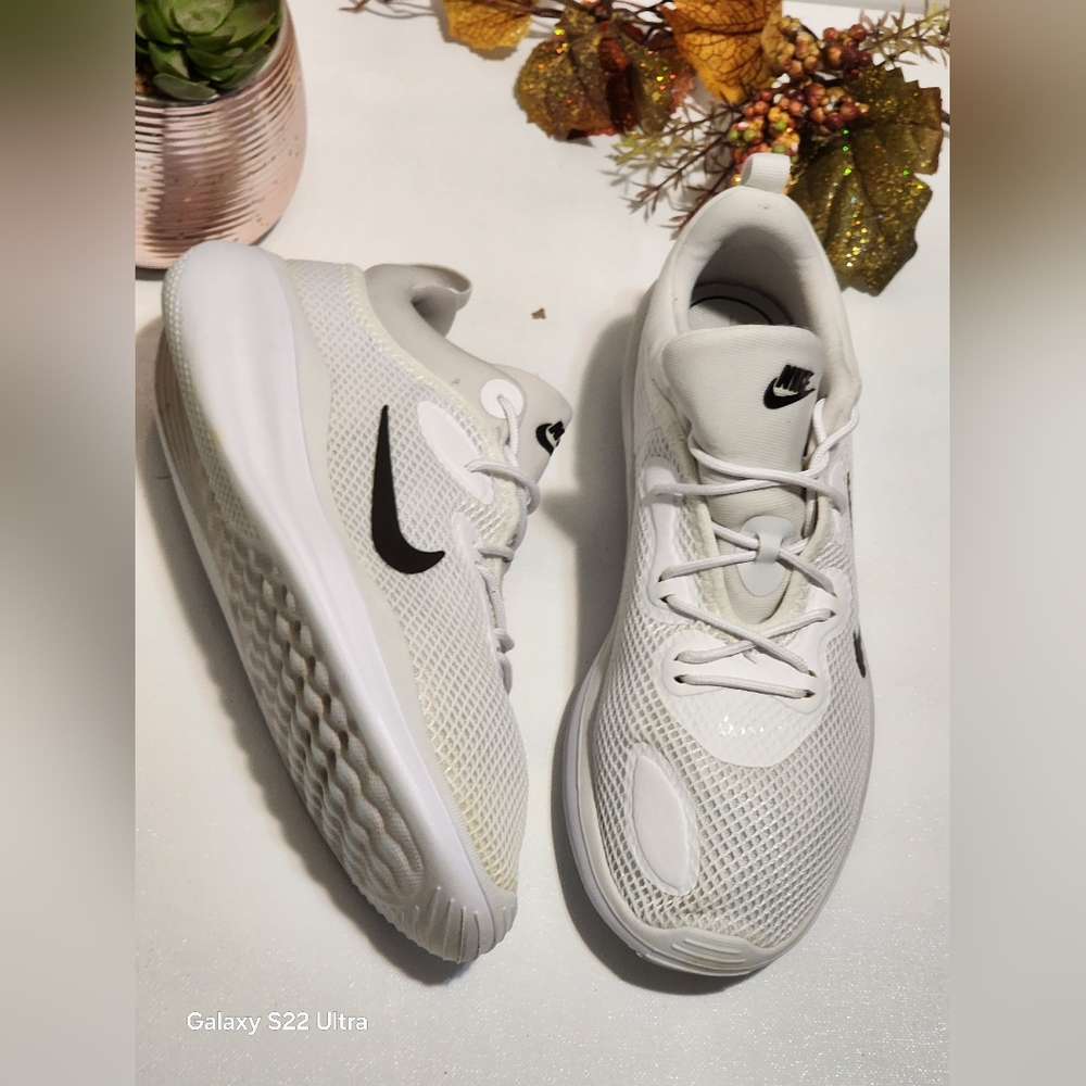 Nike White Athletic Sneakers - Picture 1 of 7